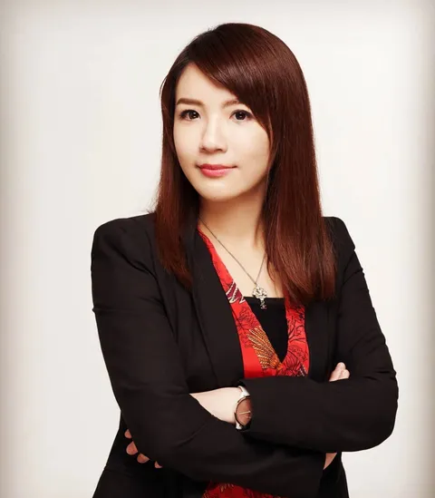 Portrait of Stephanie Huang
